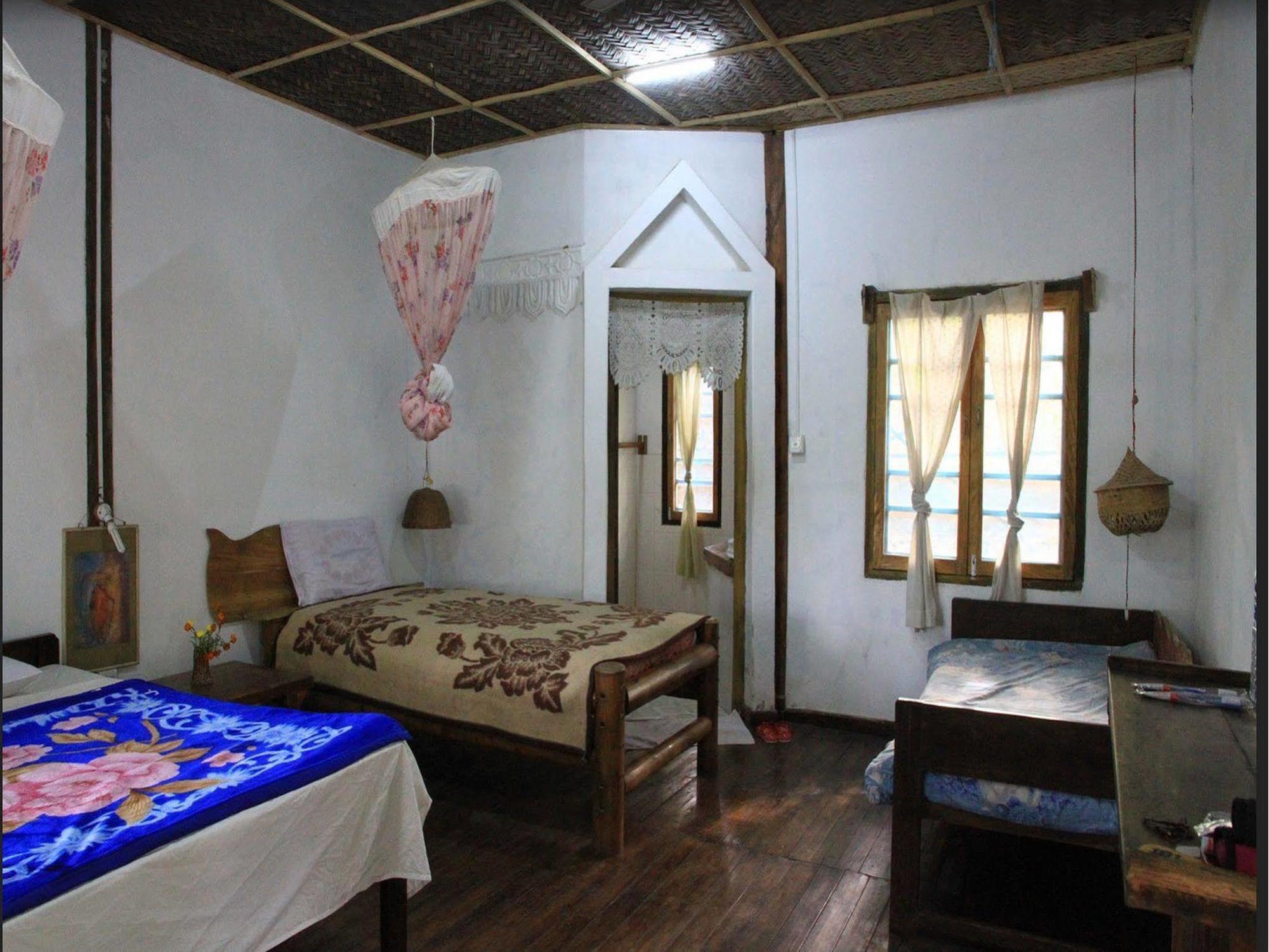 Отель Prince Mrauk U Экстерьер фото